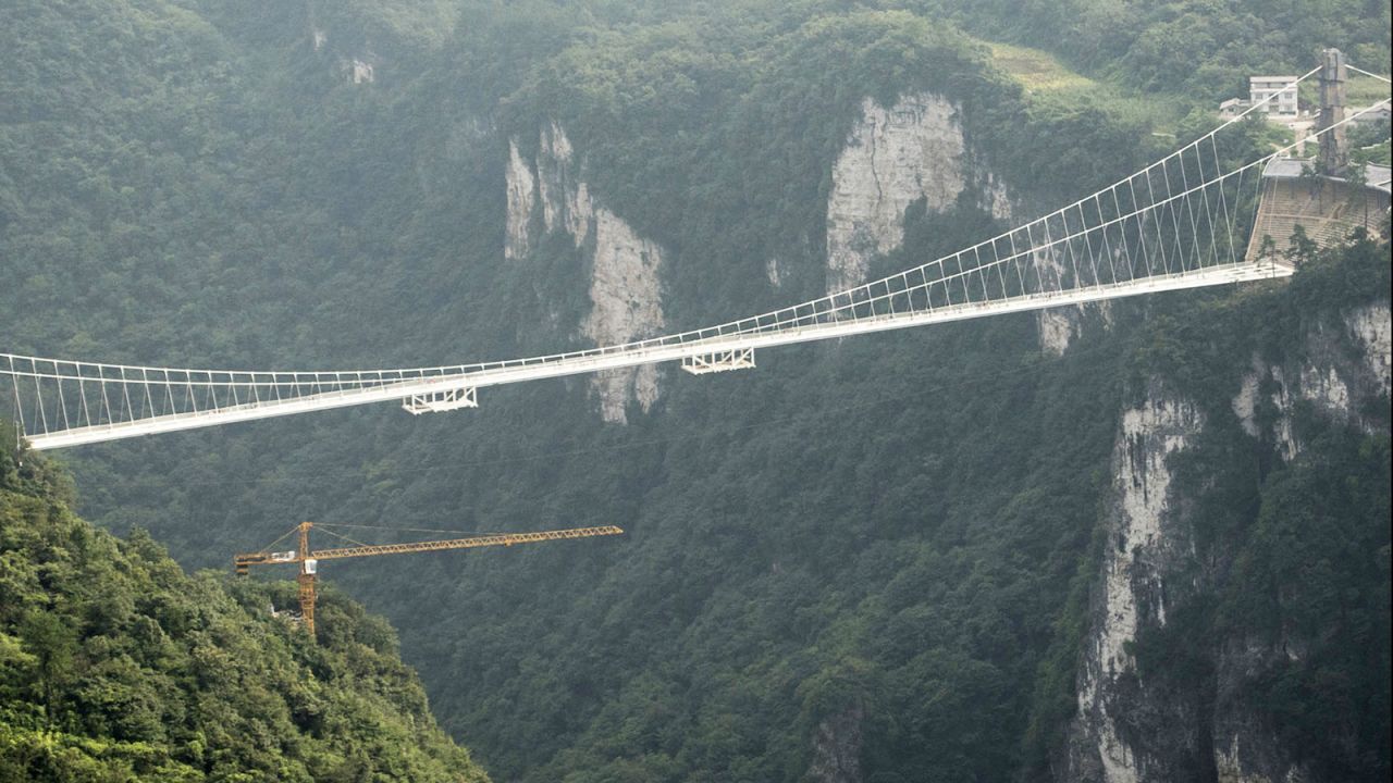 The bridge spans two cliffs in Zhangjiajie Park, which is said to be the inspiration for the landscape in the sci-fi movie "Avatar."