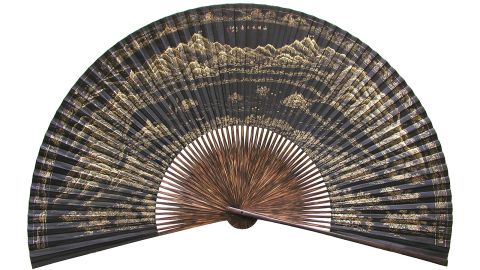 It's said that tea, silk and hand fans are Hangzhou's three unparalleled gifts. The most iconic fans are by Wang Xing Ji.  Established in 1875, this time-honored brand has charmed tourists and locals alike with its intricately designed fans.