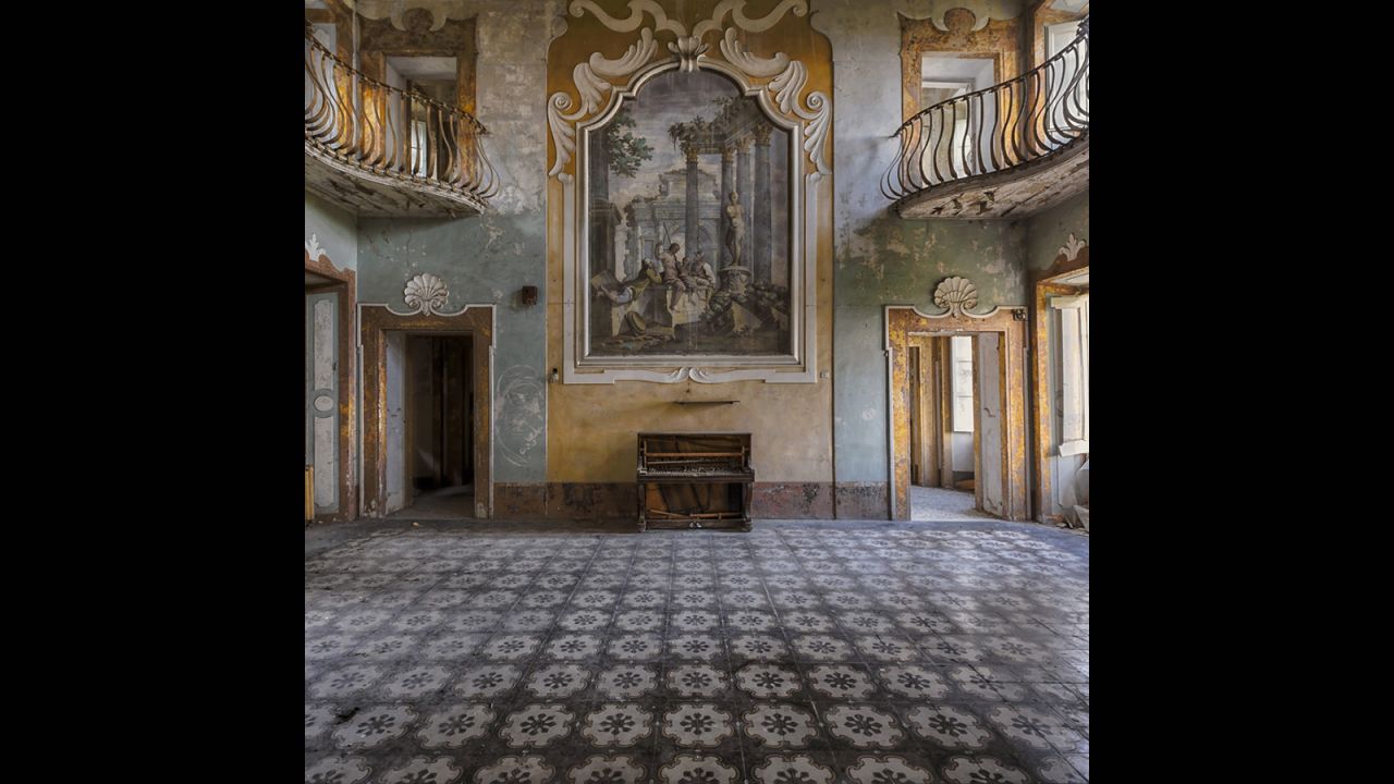 "I find beauty in decay, especially in abandoned hotels, castles and old mansions," says Richter. "Sad, but beautiful all the same." Even villas are transient, he adds.