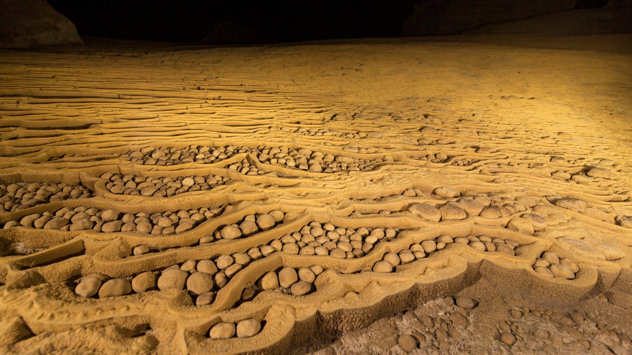 <strong>Cave pearls: </strong>Not all of the magnificent formations that can be found in Hang Son Doong are massive. Towards the end of the chambers rare, spherical "cave pearls" are also found. These are formed when tiny pieces of sediment collect calcium salt layers over thousands of years. 