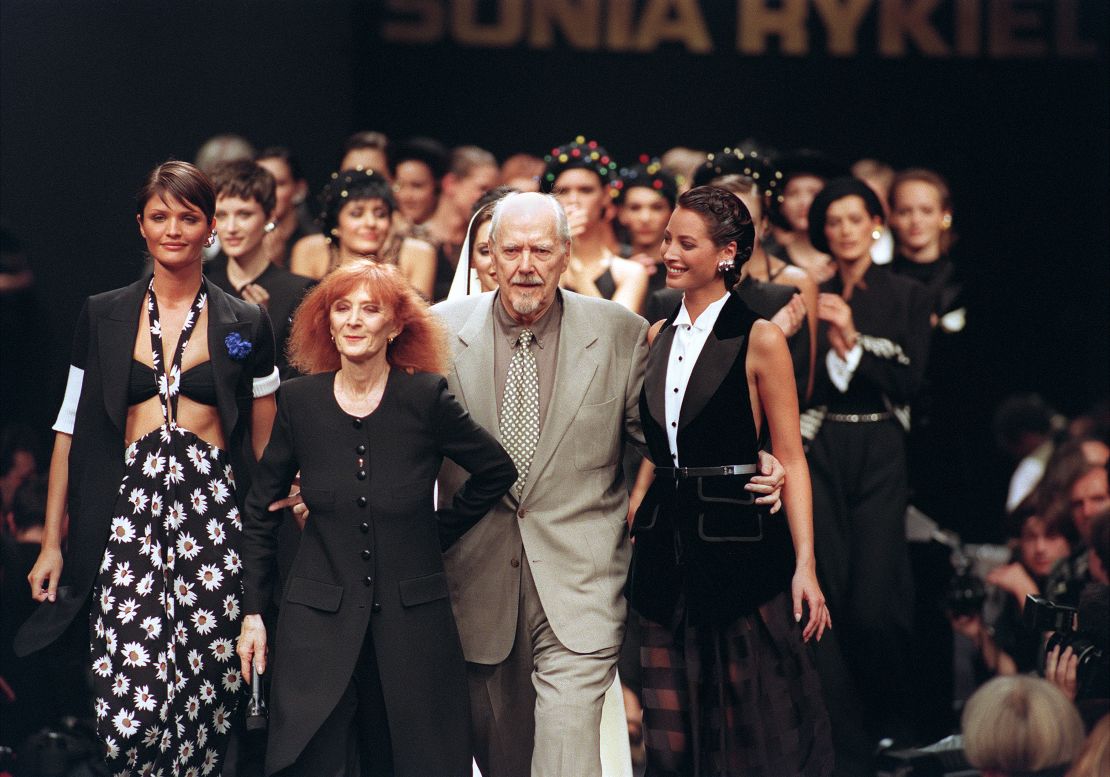 Sonia Rykiel flanked by Helena Christensen, Christie Turlington and director Robert Altman at her Spring-Summer 1994 show. 
