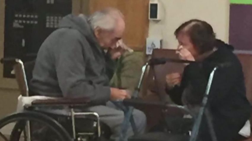 sad photo maried 62 years couple forced to live apart separate nursing homes dnt_00001604.jpg
