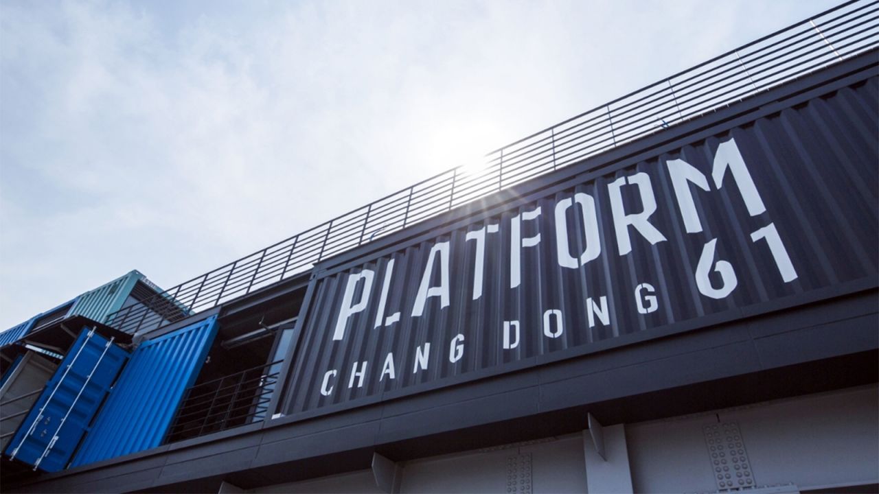 Changdong district has been chosen for its proximity to the city's main tourist shopping hub. Platform Changdong 61 opened in April 2016 and is the first of the planned K-pop cultural developments.