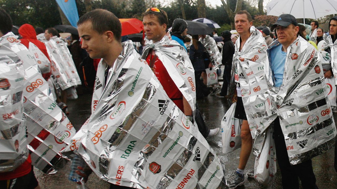 Runners wrap themselves in space blankets at the 2008 Flora London Marathon. 