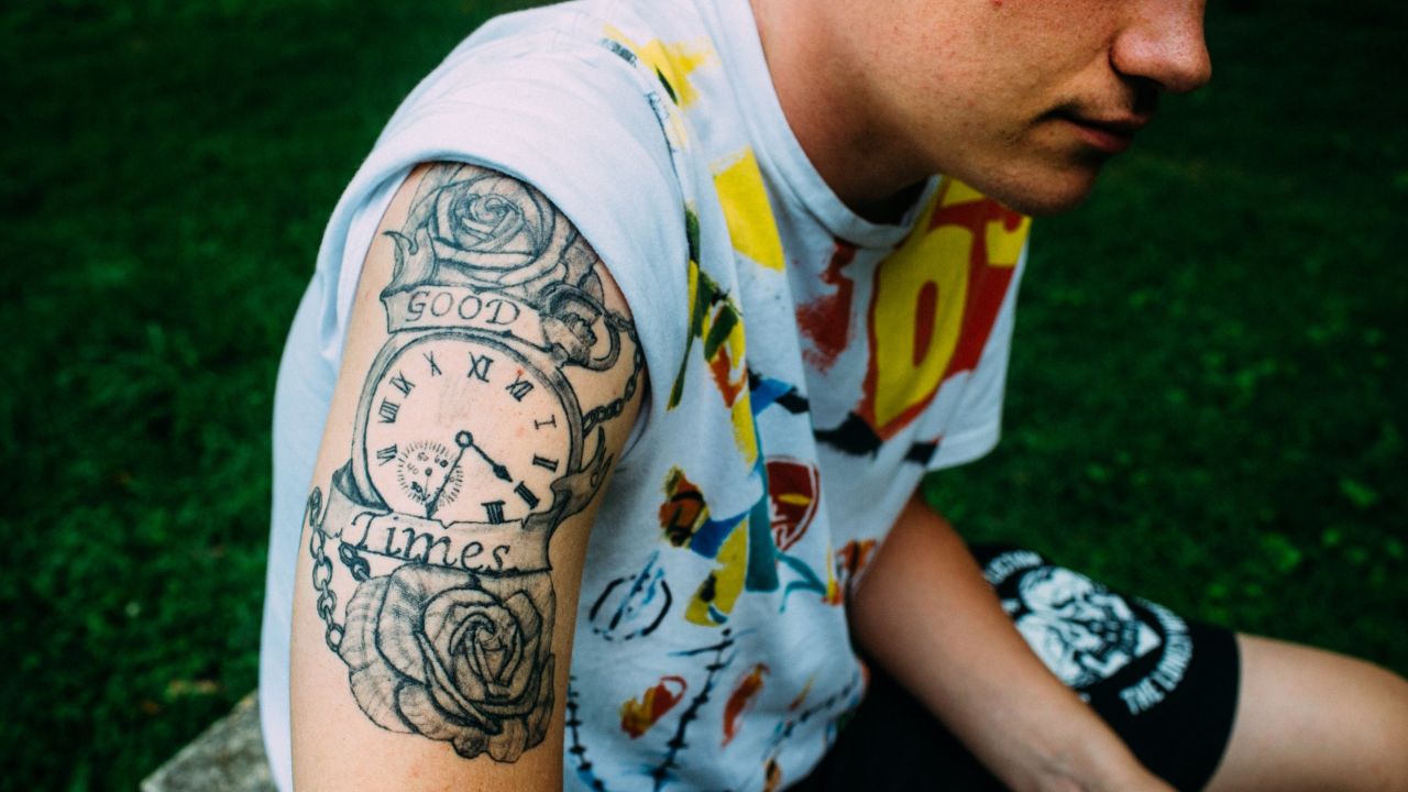 Kyle designed a tattoo with a rose that symbolizes love and hurt and a clock tepresenting the time he had with his father.