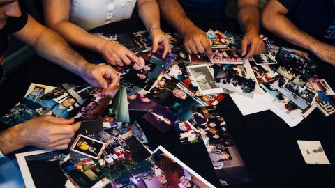 After losing their father and then their mother, the 10 siblings keep their parents' memory alive through family photographs.
