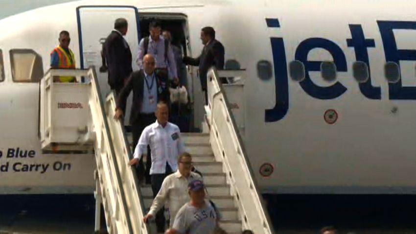 JetBlue arrives in Cuba. 