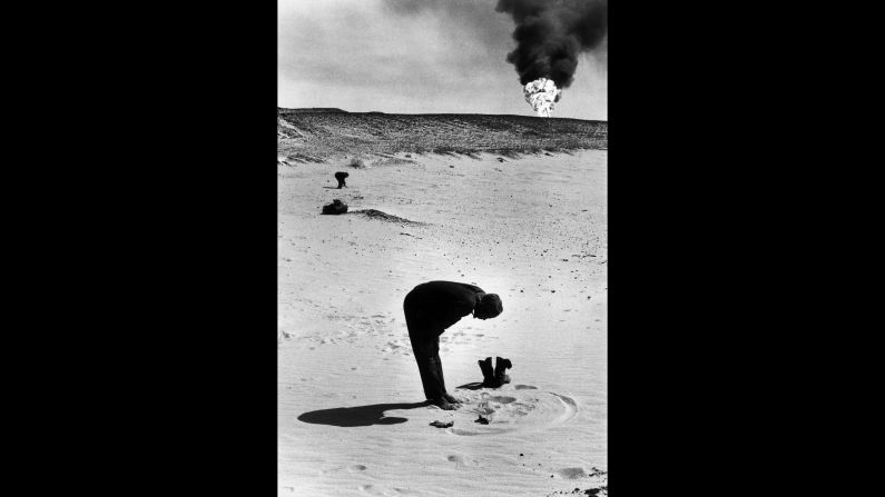 A man prays toward Mecca in the Saudi Arabian desert in 1974.