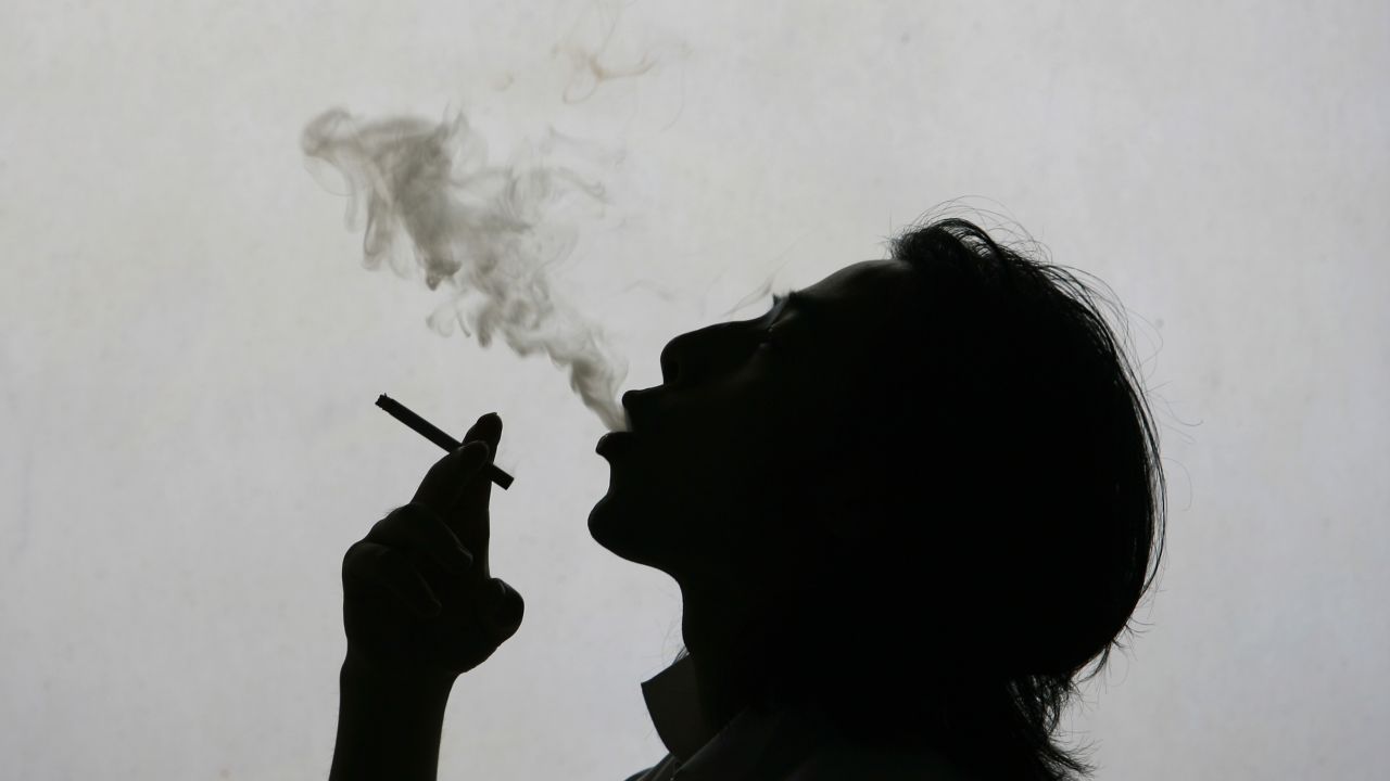 One million Chinese people died of smoking-related diseases in 2010, according to The Lancet.