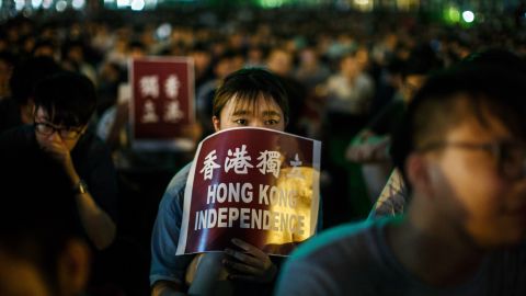A protester holds a placard that reads "Hong Kong Independence" near the government's headquarters in Hong Kong on August 5, 2016, during the city's first pro-independence rally.