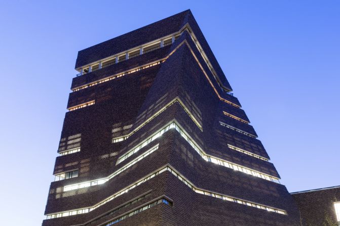 Keeping close to the style of the original power station's brickwork, architecture firm Herzog & de Meuron's extruded addition to the Tate Modern provides a multitude of open, well-lit spaces.