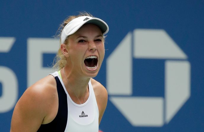Caroline Wozniacki reached the third round in New York by beating former champion Svetlana Kuznetsova. 