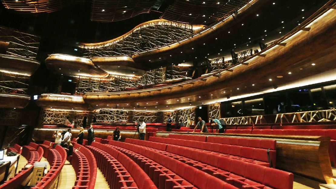 The Dubai Opera features 600 lighting installations