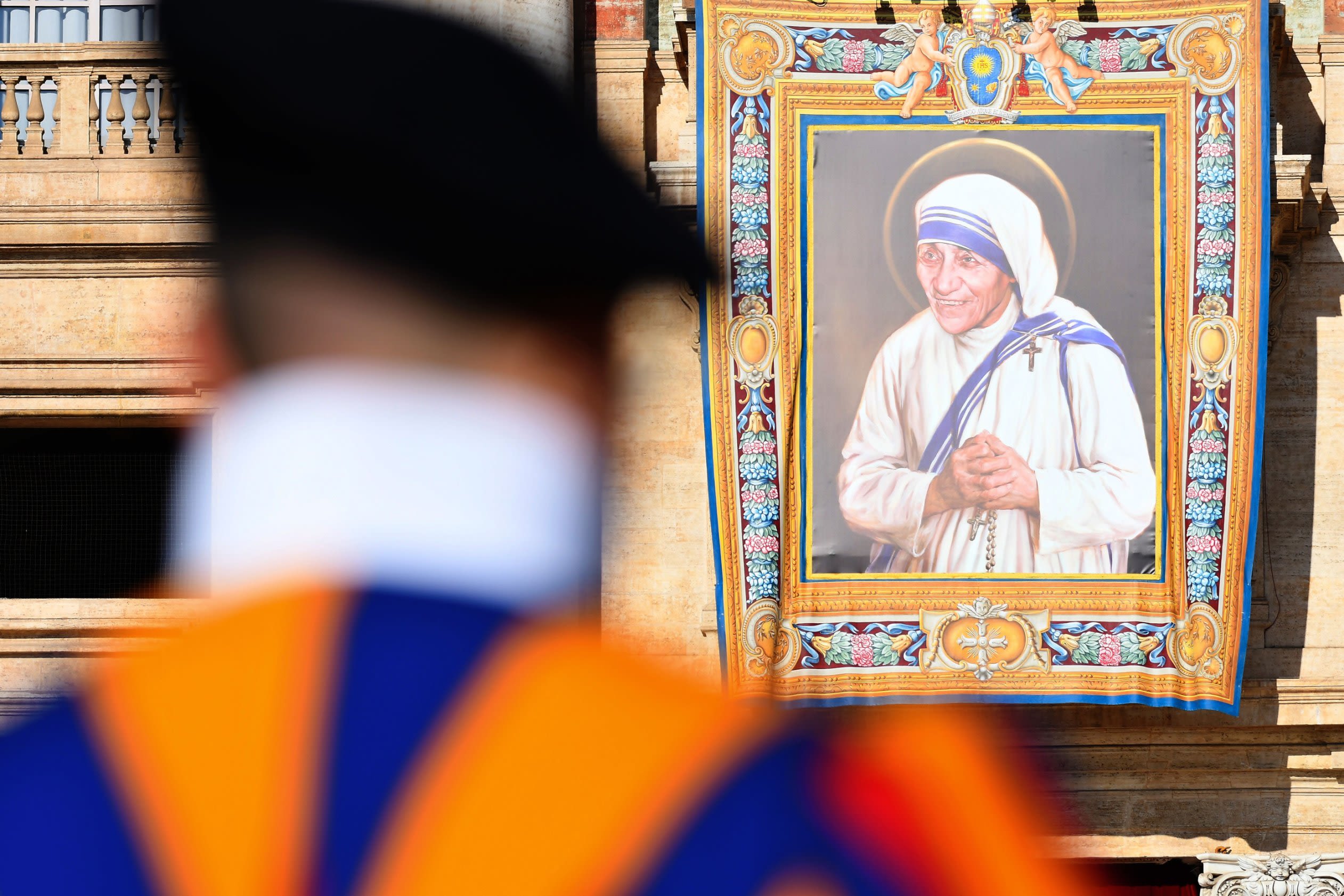 Mother Teresa declared a saint before huge crowds in the Vatican | CNN