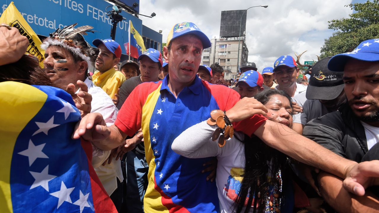 Opposition leader Henrique Capriles takes part in a march in Caracas, on September 1, 2016.
Venezuela's opposition and government head into a crucial test of strength Thursday with massive marches for and against a referendum to recall President Nicolas Maduro that have raised fears of a violent confrontation. / AFP / JUAN BARRETO        (Photo credit should read JUAN BARRETO/AFP/Getty Images)