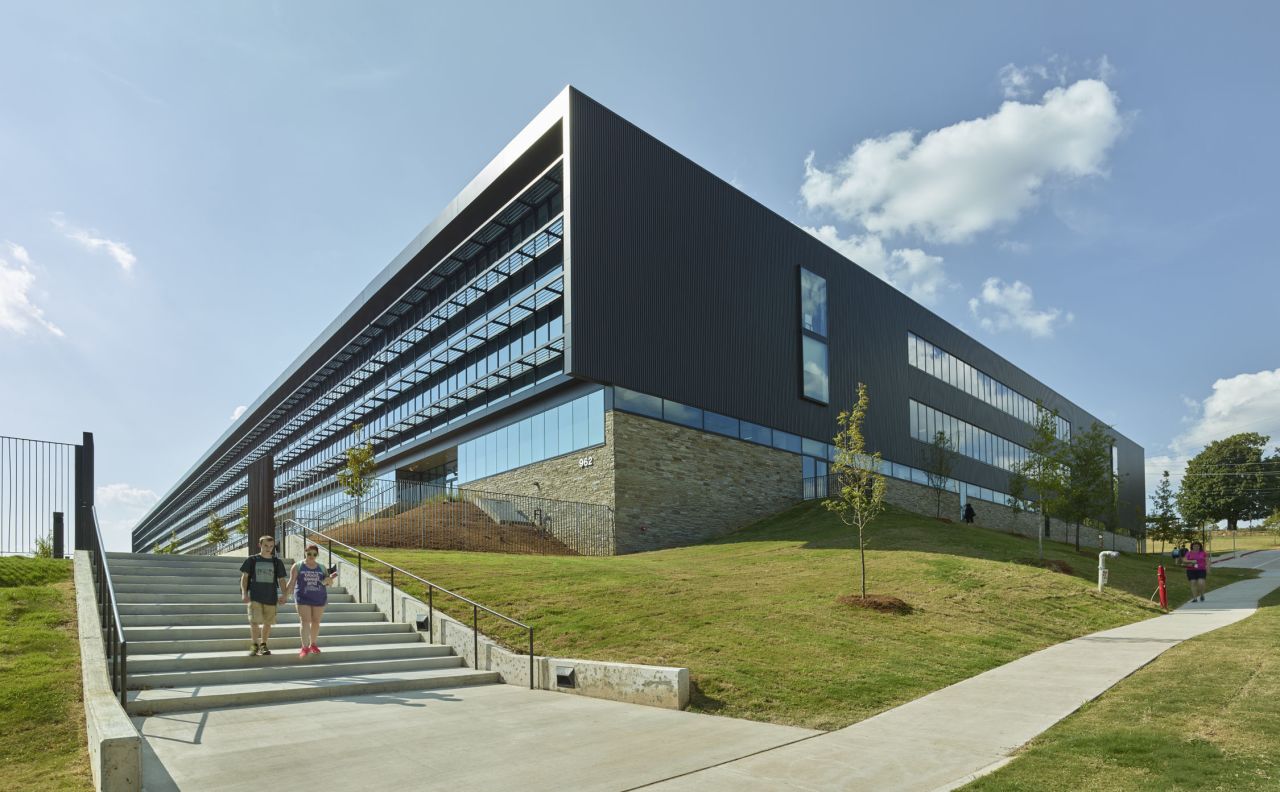 This restructured public high school adopted a small learning community (SLC) model and was granted an Award of Merit in the AIA's 2016 Educational Facility Design Awards. <br /><br />"SLCs are designed with core learning studios that feature discovery, project-based learning, digital and applied learning labs to foster collaboration," said the AIA. 