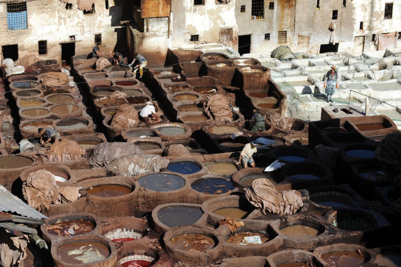 Jubber worked in the tanneries of Fez at the start of his adventure. "As organically decrepit as Heironymous Bosch's hell, the Ain Azeltoun tannery may well be the stinkiest place in the whole of Fez," he said when recording the experience.