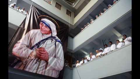 <strong>September 5:</strong> Roman Catholic nuns from the Missionaries of Charity attend a service for the late Mother Teresa in Kolkata, India. Mother Teresa, who devoted her life to helping the poor and ill in India, <a href="http://www.cnn.com/2016/09/04/europe/mother-teresa-canonization/" target="_blank">was declared a saint</a> by Pope Francis on September 4.