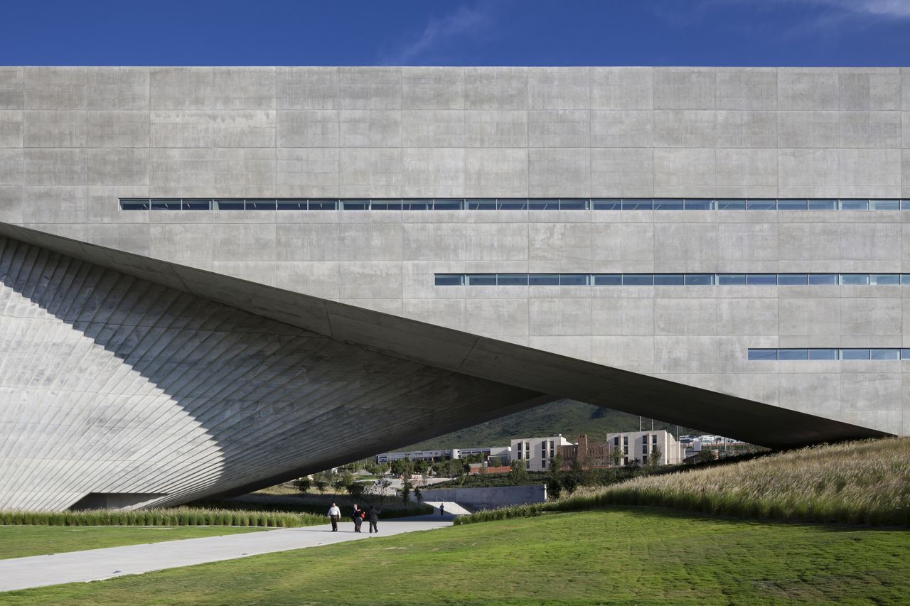 This 300-student art, design and architecture facility at the University of Monterrey in Mexico has 21 laboratories, three exhibition spaces, two amphitheaters and multipurpose indoor and outdoor spaces. The building received a commendation in the Higher Education and Research Award at the <a href="https://www.worldarchitecturefestival.com" target="_blank" target="_blank">2013 World Architecture Festival</a>. 