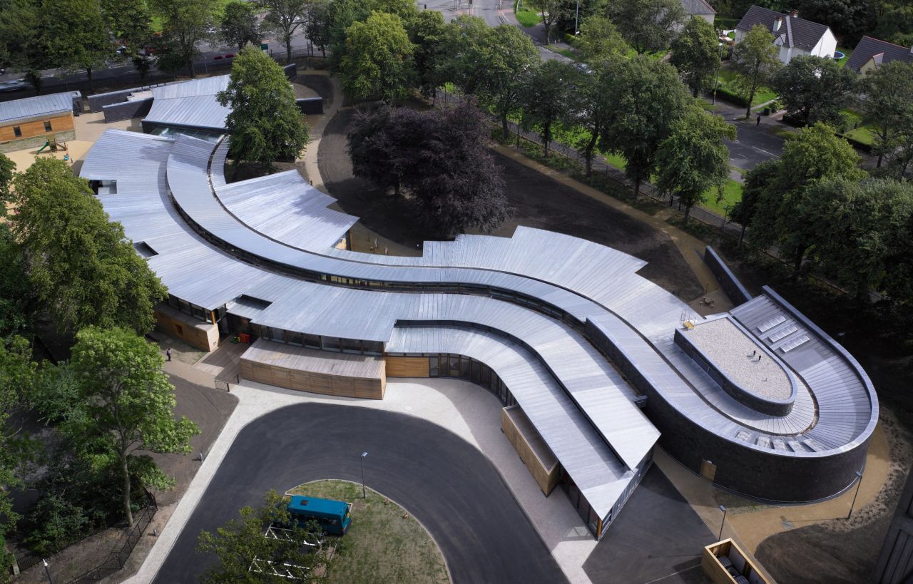 "Designed for students who are both blind and deaf, this is a very sensitive school project in terms of site placement, materials and form. There is a wonderful sense of scale, spatial modulation, use of natural light and tactile materials," said the American Institute of Architects' John Dale. <br />