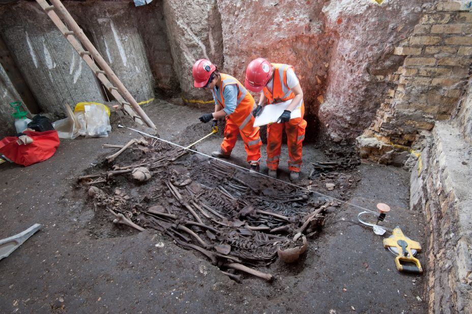 The mass grave was thought to be a "plague pit," discovered by <a href="http://www.crossrail.co.uk/news/articles/dna-of-bacteria-responsible-for-london-great-plague-of-1665-identified-for-first-time" target="_blank" target="_blank">Crossrail</a> when constructing a new station at Liverpool Street in 2015.