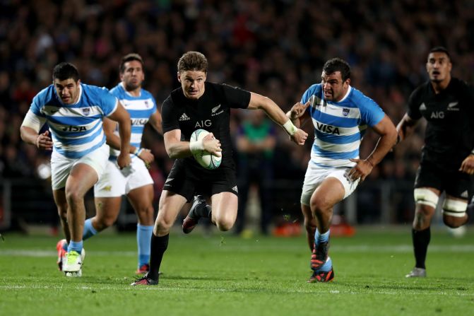 Beauden Barrett of the All Blacks makes a break during the Rugby Championship match between the New Zealand All Blacks and Argentina at Waikato Stadium on September 10, 2016 in Hamilton, New Zealand. 