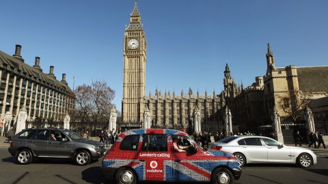 Sadiq Khan tackles London's deadly smog | CNN