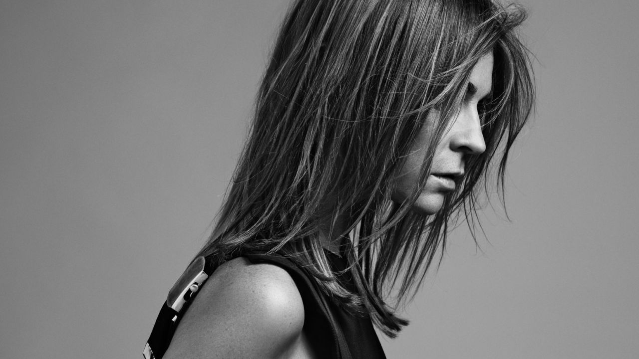 carine roitfeld side profile