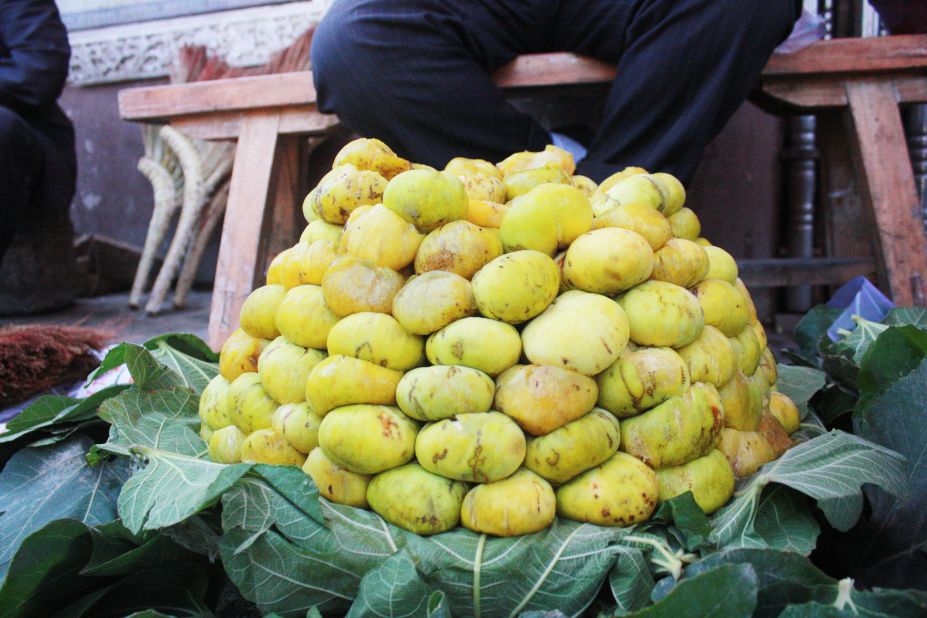 Uzbek figs are sold at the Kashgar bazaar, and by street hawkers around the province.