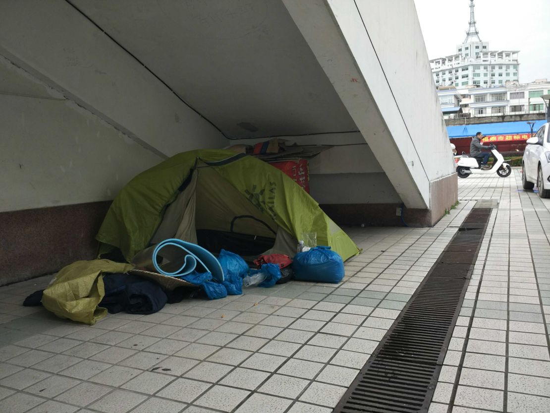 Quan Peng has been sleeping in roadside tents as hotels have rejected him as a guest or weren't wheelchair accessible.  
