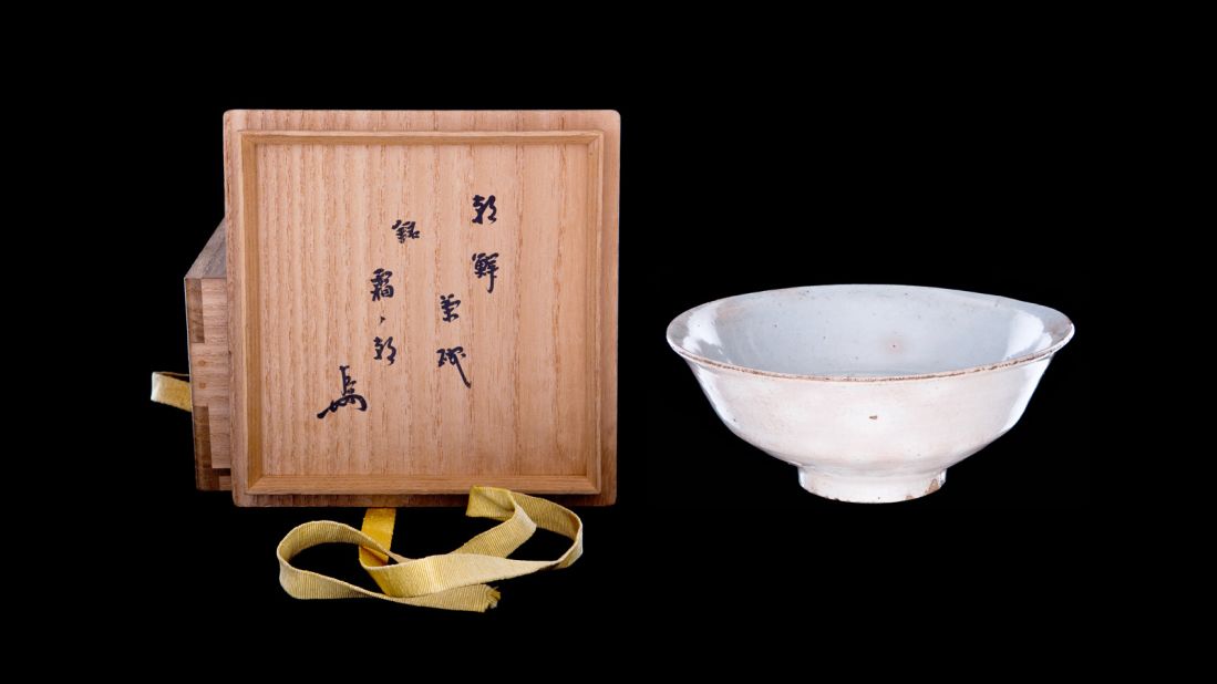 This Japanese tea bowl, named "Akebone" (dawn) by its creator, was made from clay. 