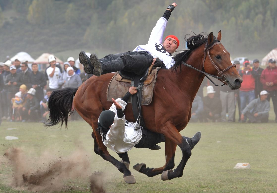 Riders entertained the crowd at the host village near<a href="http://worldnomadgames.com/en/places/Kyrchyn-Gorge/" target="_blank" target="_blank"> Kyrchyn Gorge</a>.