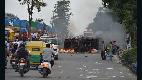 The Cauvery water dispute erupted into violence on September 12, 2016.
(MANJUNATH KIRAN/AFP/Getty Images)