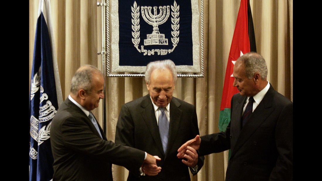 Israeli President Shimon Peres, center, joins hands with Jordan's Foreign Minister Abdul-Ilah Khatib, left, and Egyptian Foreign Minister Ahmed Aboul Gheit during their meeting in Jerusalem on July 25, 2007.The foreign ministers of Egypt and Jordan made a historic visit to Israel to formally present an Arab peace plan, saying they were extending "a hand of peace." 