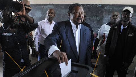 Presidential candidate Jean Ping casts his ballot at the Martine Oulabou school in Libreville during Gabon's presidential election on August 27, 2016.
