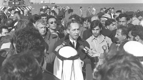 Peres held many cabinet positions, including transportation secretary.