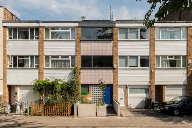 A 1960s mid-terrace near Finsbury Park has been revitalized by Archmongers with brick and timber extensions, glazed façade tiles and full-length windows.