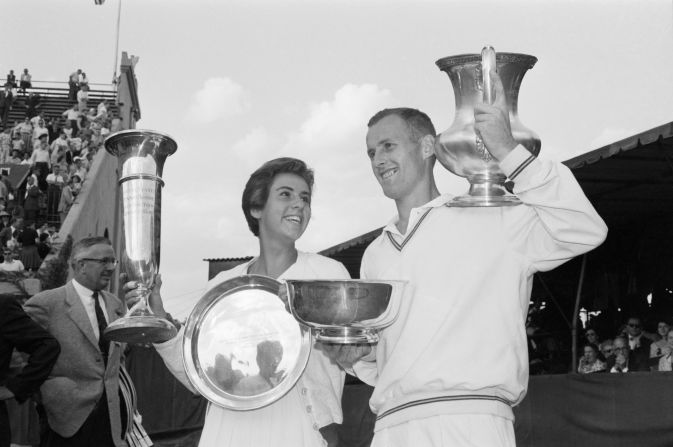 Brazil's Maria Bueno and Australia's Neal Fraser won the US Open singles titles in 1959.