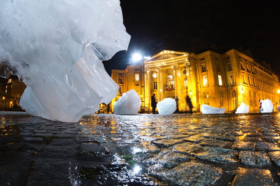 The installation was part of a project presented during the World Climate Change Conference 2015.