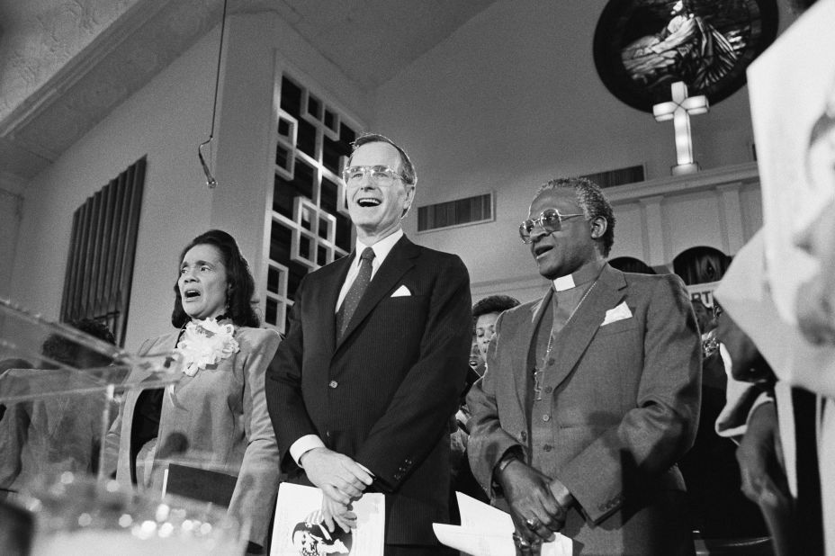 Coretta Scott King, US Vice President George H.W. Bush and Tutu sing the civil rights hymn "We Shall Overcome" during a service honoring Martin Luther King Jr. in January 1986.