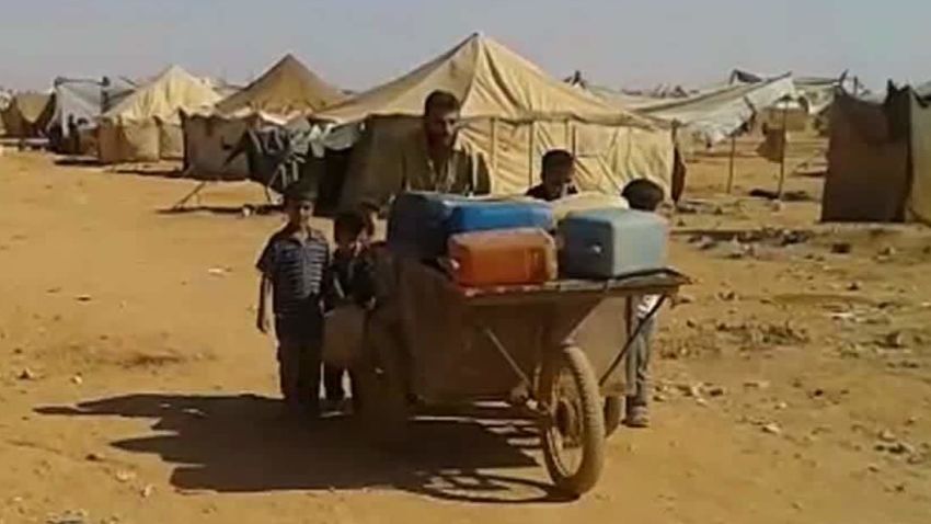 syria ghost refugee stranded desert karadsheh pkg_00003724.jpg