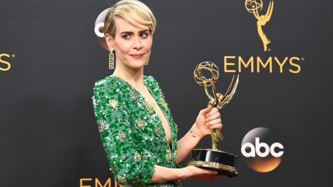 Actress Sarah Paulson, wins Best Actress in a Mini-Series or Movie for The People v. O. J. Simpson.