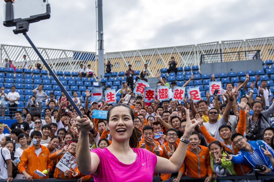 Li Na takes a selfie with fans during last year's Wuhan Open in her hometown in central Hubei province..  