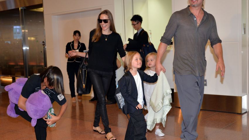 US film stars Brad Pitt (R) and Angelina Jolie (2nd L), accompanied by their children, arrive at Haneda International Airport in Tokyo on July 28, 2013.  Pitt is now here for the promotion of his latest movie "World War Z".     AFP PHOTO / Yoshikazu TSUNO        (Photo credit should read YOSHIKAZU TSUNO/AFP/Getty Images)