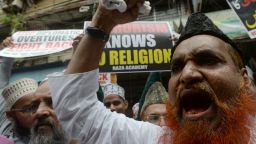 Indian Muslims shout anti-Pakistan slogans while protesting in Mumbai on September 20, 2016, following a militant attack at the Uri army base in Indian-administered Kashmir that killed 18 Indian soldiers.
Militants armed with guns and grenades killed 18 soldiers in a raid September 18 on an army base in Uri in Indian-administered Kashmir, the worst such attack for more than a decade in the disputed Himalayan region. / AFP / INDRANIL MUKHERJEE        (Photo credit should read INDRANIL MUKHERJEE/AFP/Getty Images)