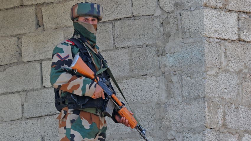 An Indian army soldier takes up a position near the site of a gunbattle between Indian army soldiers and rebels inside an army brigade headquarters near the border with Pakistan, known as the Line of Control (LoC), in Uri on September 18, 2016.
Militants armed with guns and grenades killed 17 soldiers in a raid September 18 on an army base in Indian-administered Kashmir, the worst such attack for more than a decade in the disputed Himalayan region. / AFP / TAUSEEF MUSTAFA        (Photo credit should read TAUSEEF MUSTAFA/AFP/Getty Images)