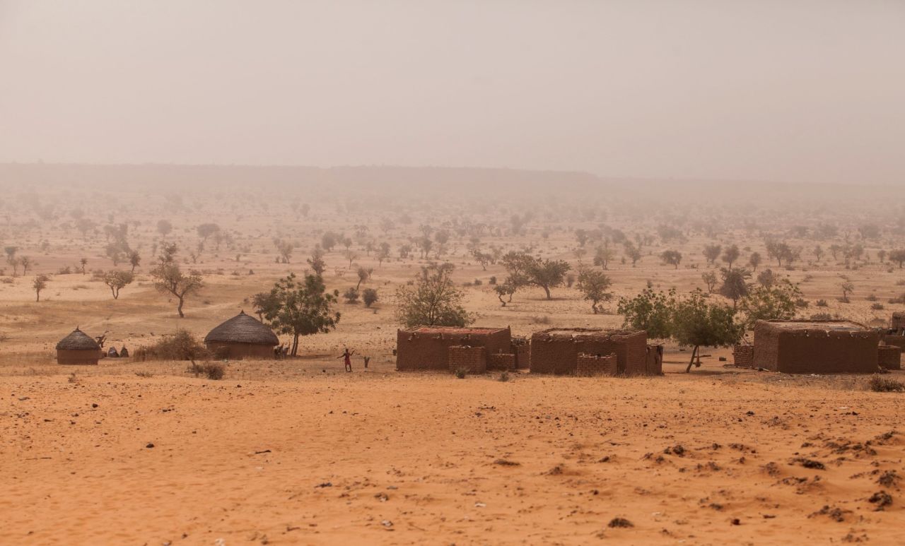 The Wall was conceived in response to the growing crisis of desertification in the Sahel region on the southern side of the Sahara desert, which causes drought, famine and poverty. 