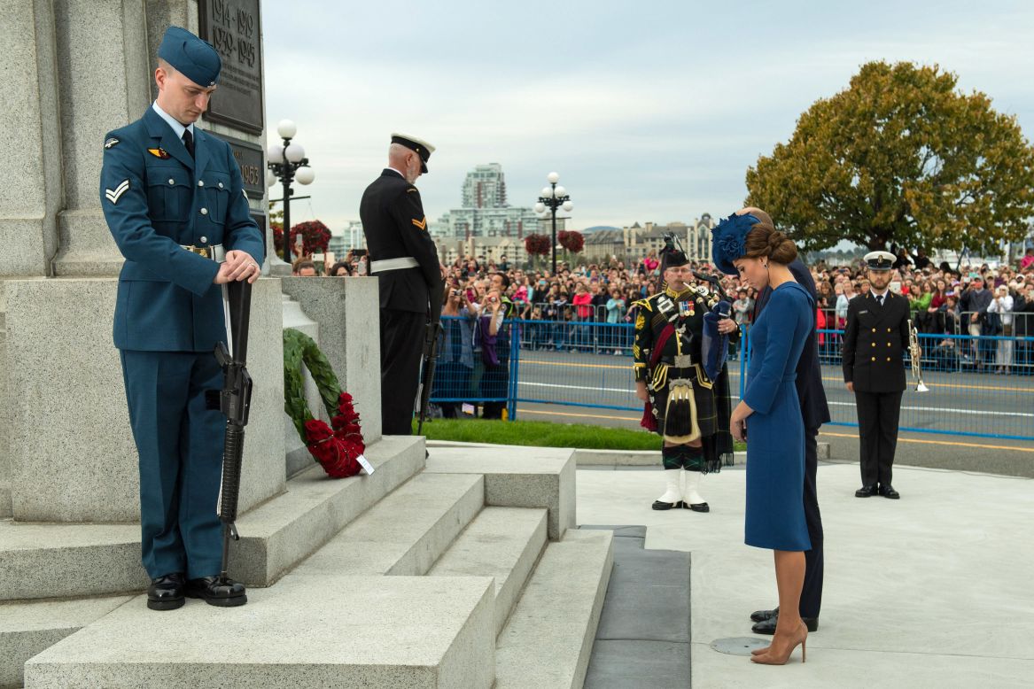 William and Catherine lay a wreath at the Legislative Assembly's Cenotaph on September 24.