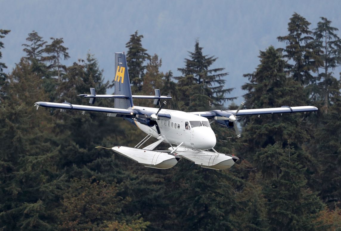 A seaplane carries the couple to the Vancouver Harbour Flight Centre on September 25.