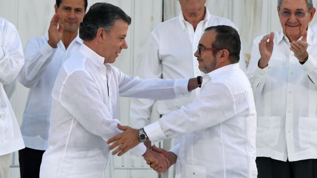 In a September ceremony, Santos and Londo?o wore white, to symbolize peace.